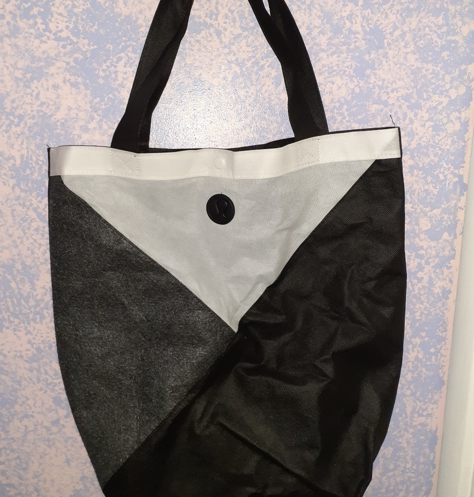 Lulu lemon tote bag